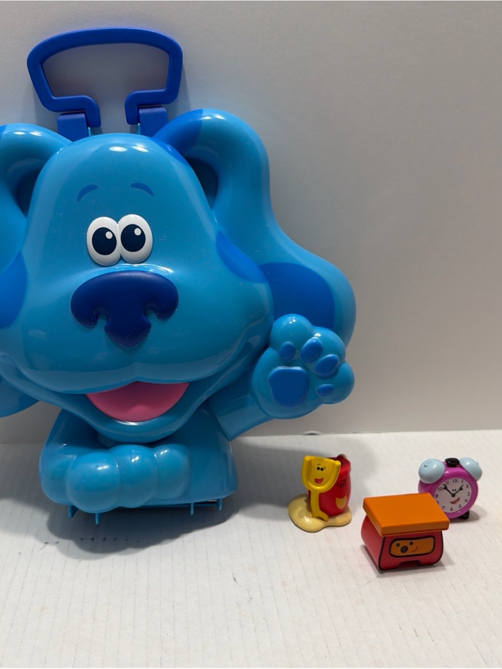 Blue’s Clues Take-Along Friends PlaySet Blue Carrying Case & Some Figures